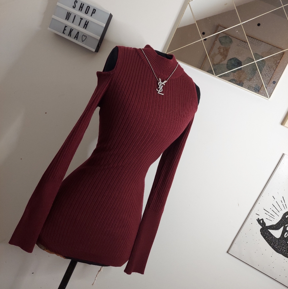 Burgundy sweater with cut out shoulder - Picture 7 of 10